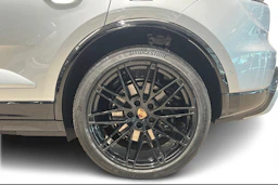 harmaa Porsche Macan 2026 kuva 9.