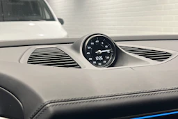 harmaa Porsche Macan 2026 kuva 13.