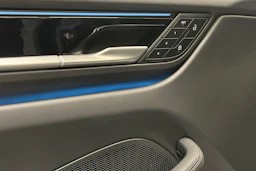 harmaa Porsche Macan 2026 kuva 14.