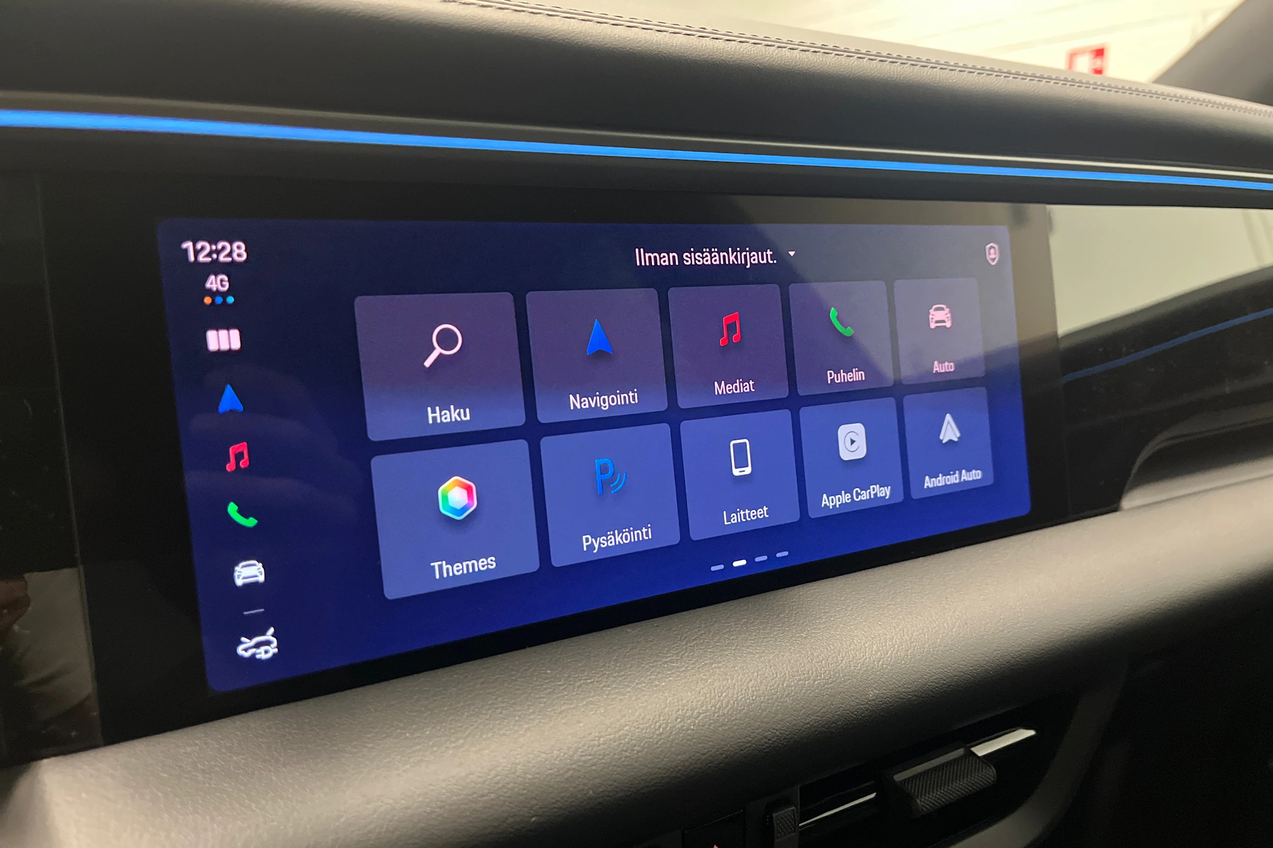 harmaa Porsche Macan 2026 kuva 18.