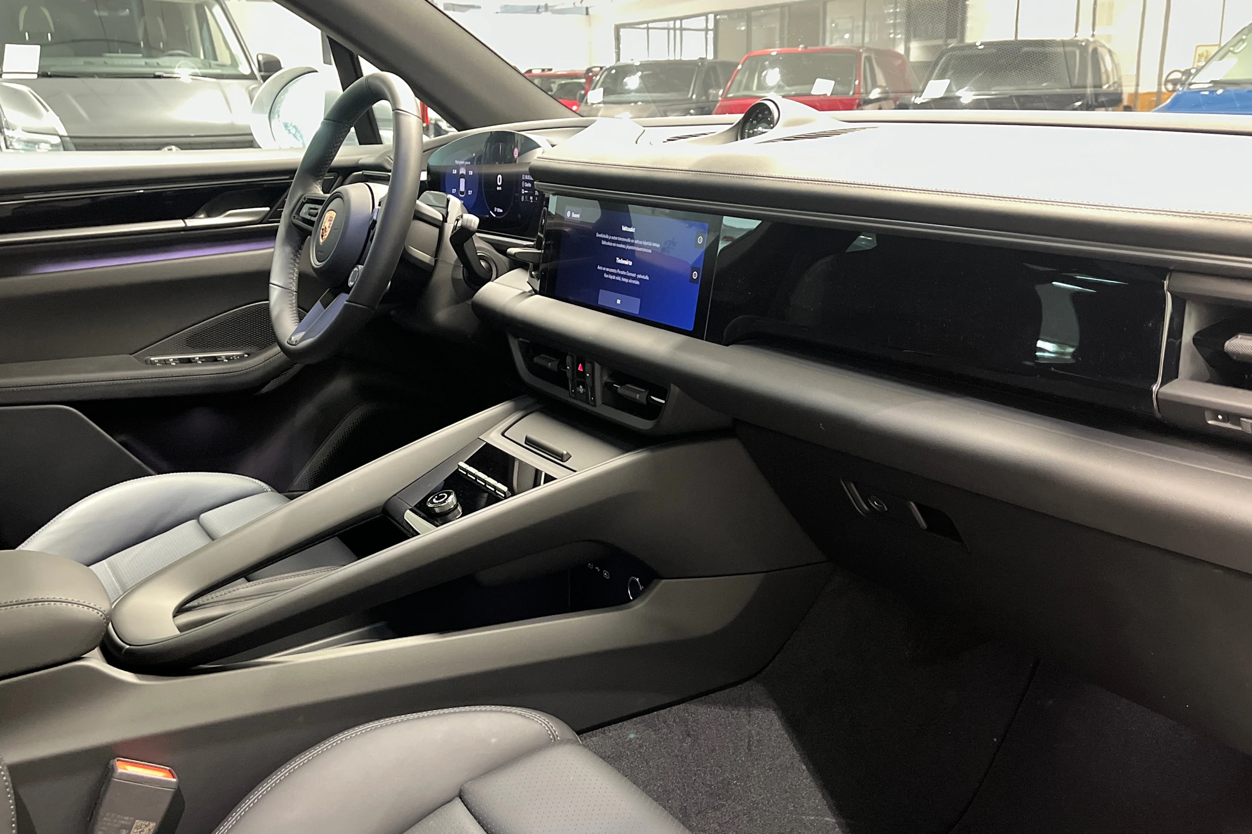 harmaa Porsche Macan 2026 kuva 19.