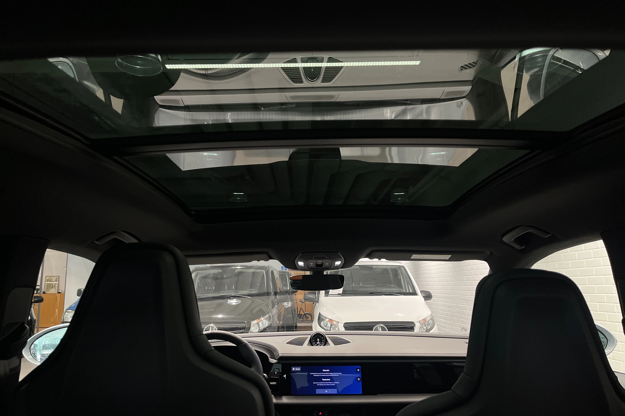 harmaa Porsche Macan 2026 kuva 21.
