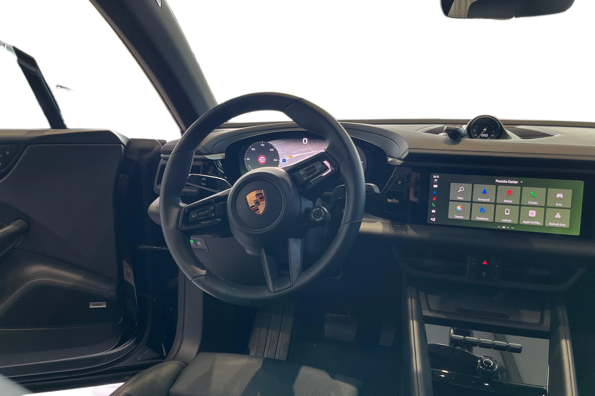 musta Porsche Macan 2026 kuva 6.