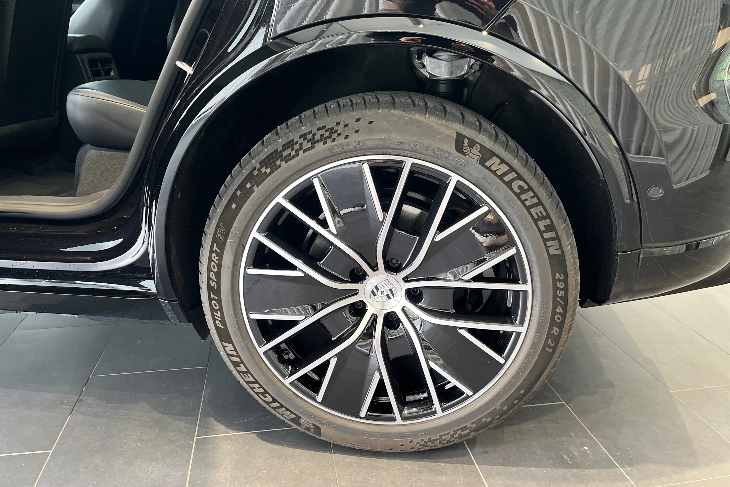 musta Porsche Macan 2026 kuva 10.