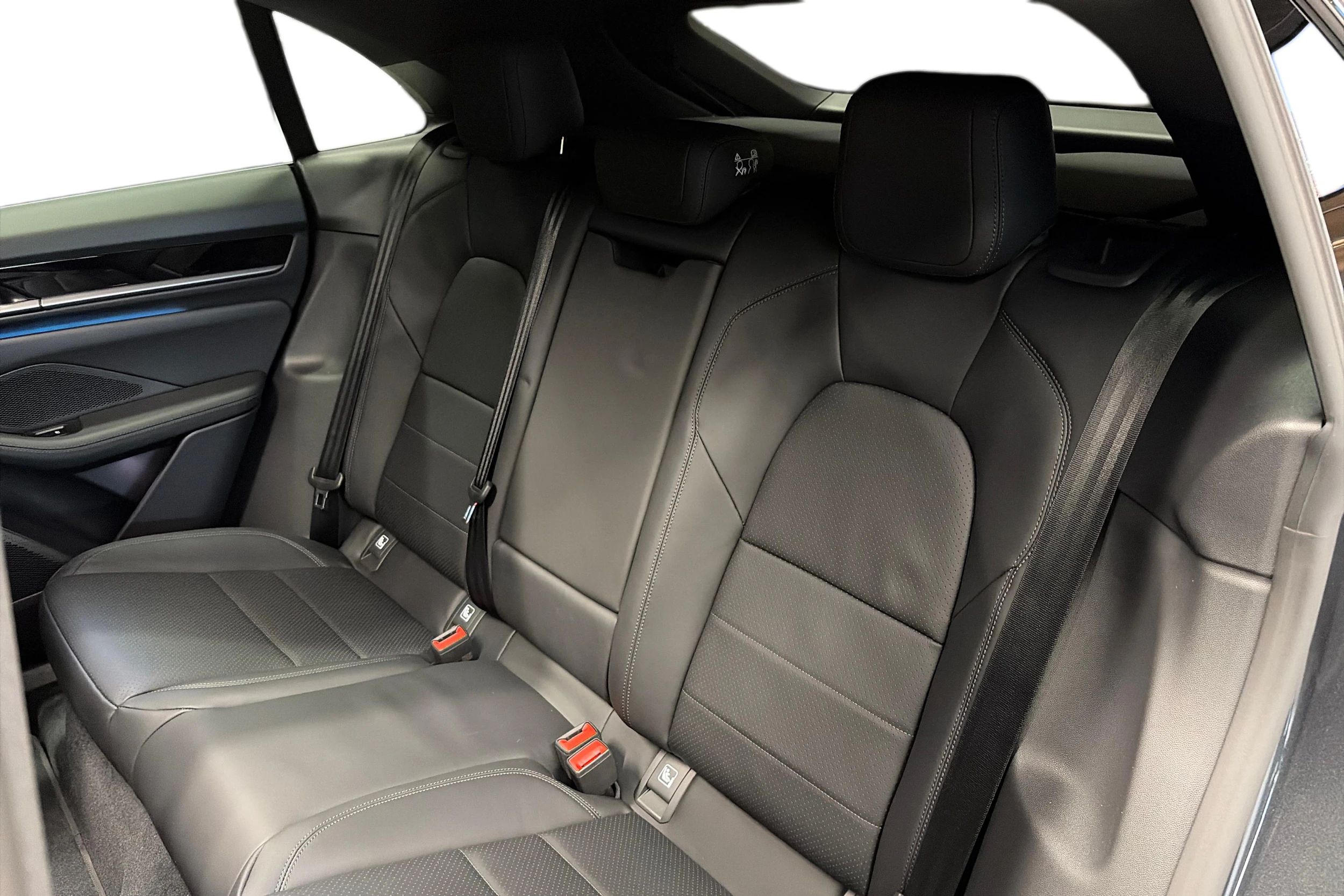 harmaa Porsche Macan 2026 kuva 8.