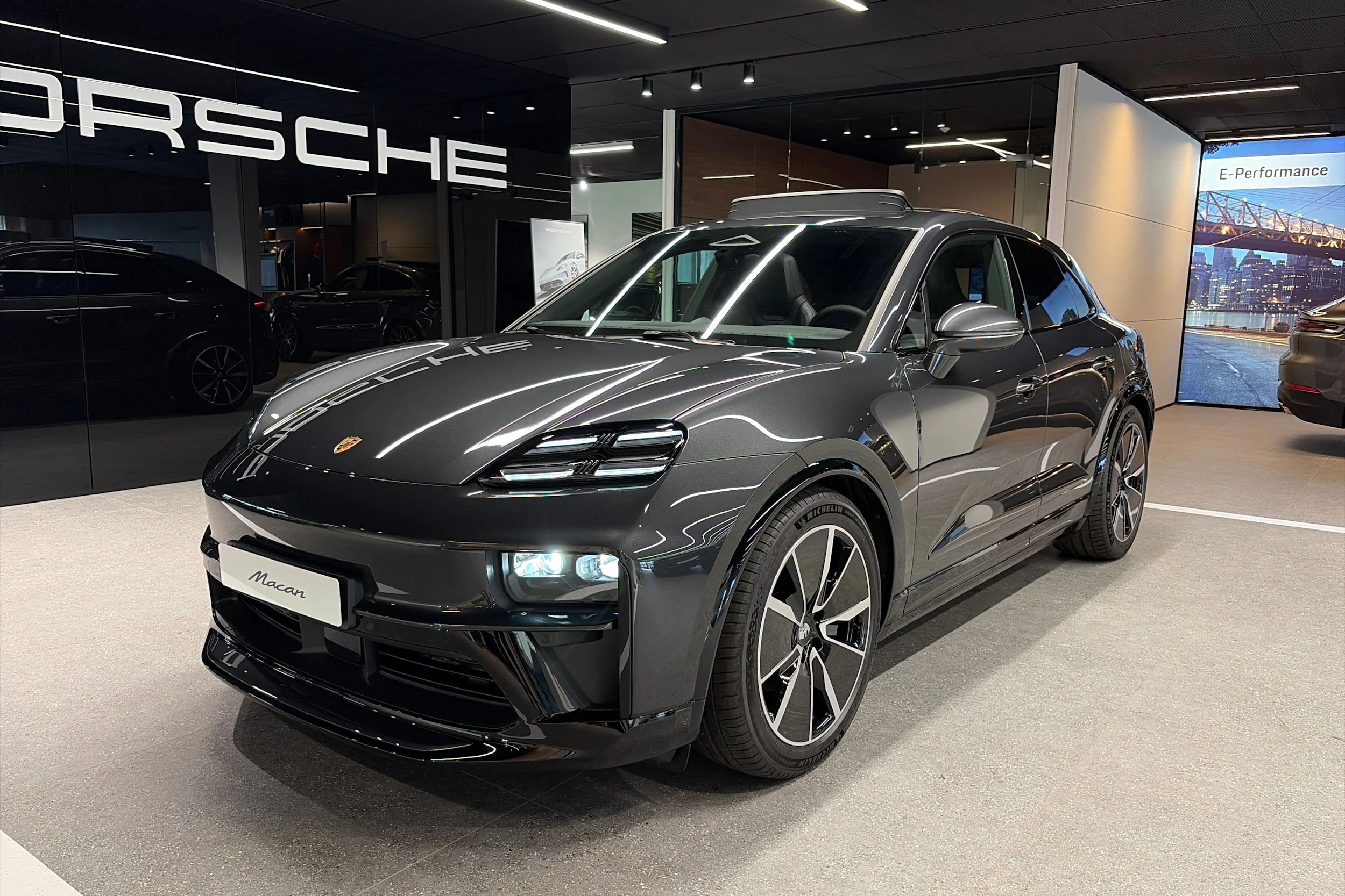 harmaa Porsche Macan 2026 kuva 10.