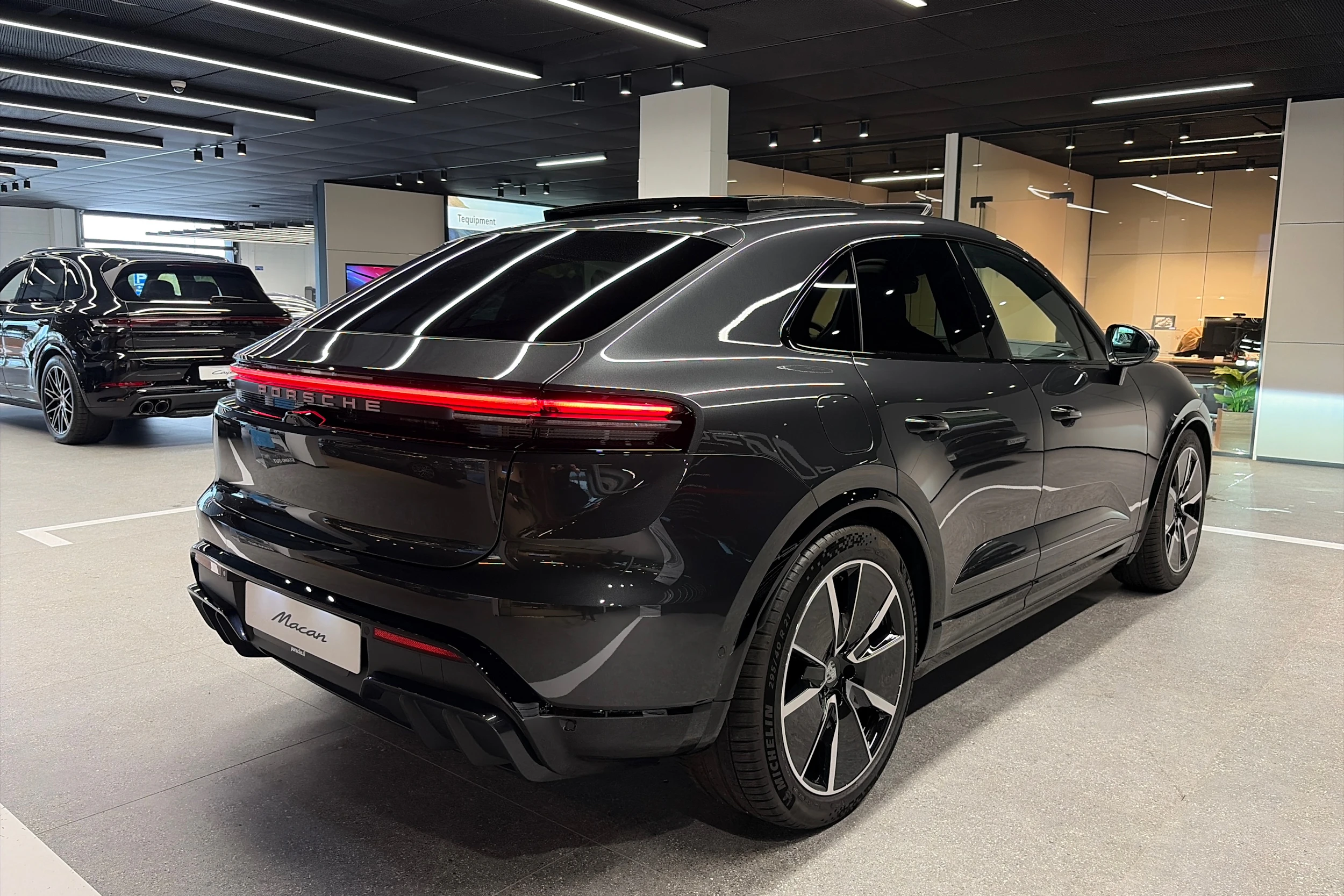 harmaa Porsche Macan 2026 kuva 11.