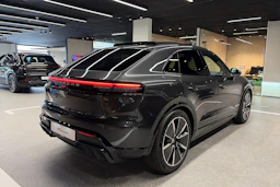 harmaa Porsche Macan 2026 kuva 11.