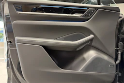 harmaa Porsche Macan 2026 kuva 12.