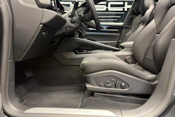harmaa Porsche Macan 2026 kuva 13.
