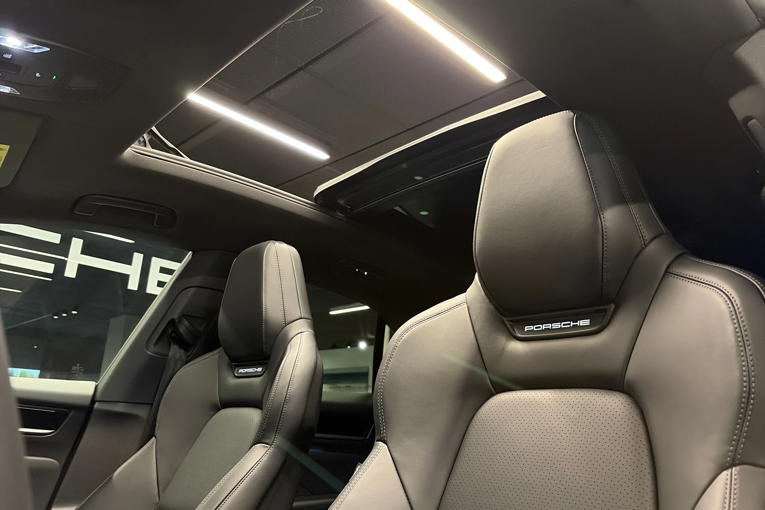 harmaa Porsche Macan 2026 kuva 14.