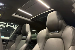 harmaa Porsche Macan 2026 kuva 14.