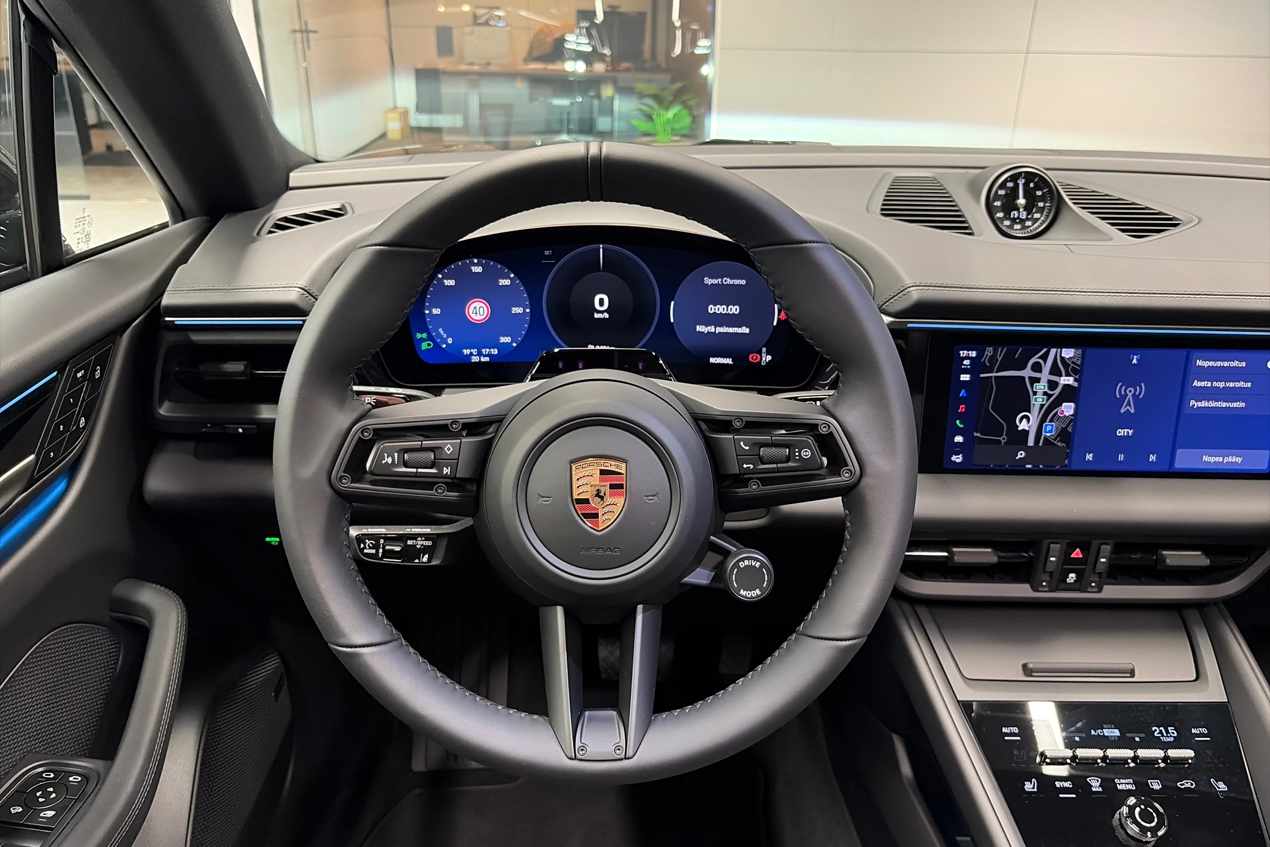 harmaa Porsche Macan 2026 kuva 15.