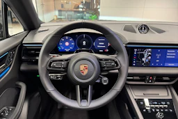 harmaa Porsche Macan 2026 kuva 15.