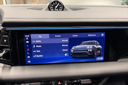 harmaa Porsche Macan 2026 kuva 18.