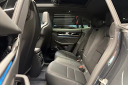 harmaa Porsche Macan 2026 kuva 23.