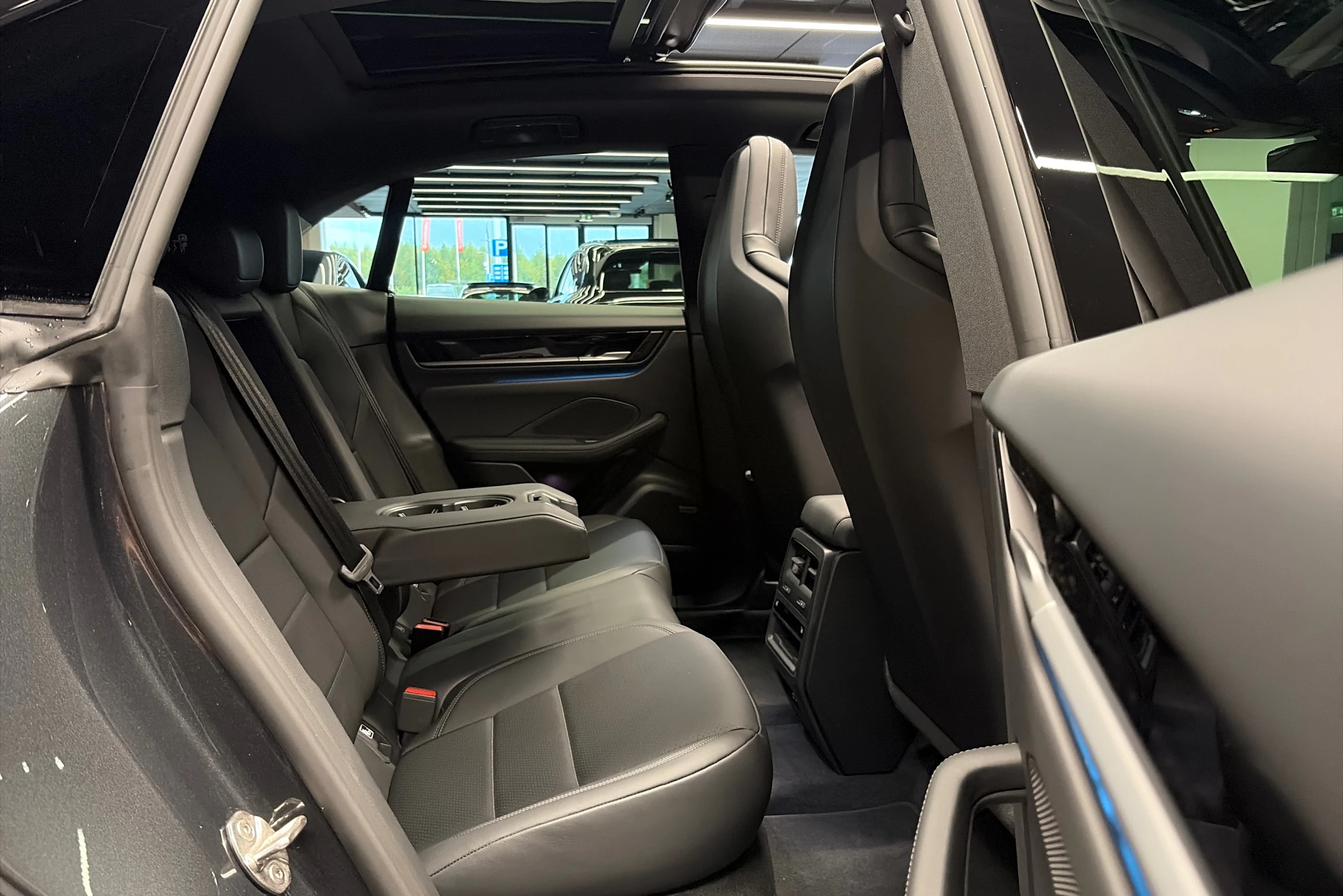 harmaa Porsche Macan 2026 kuva 26.