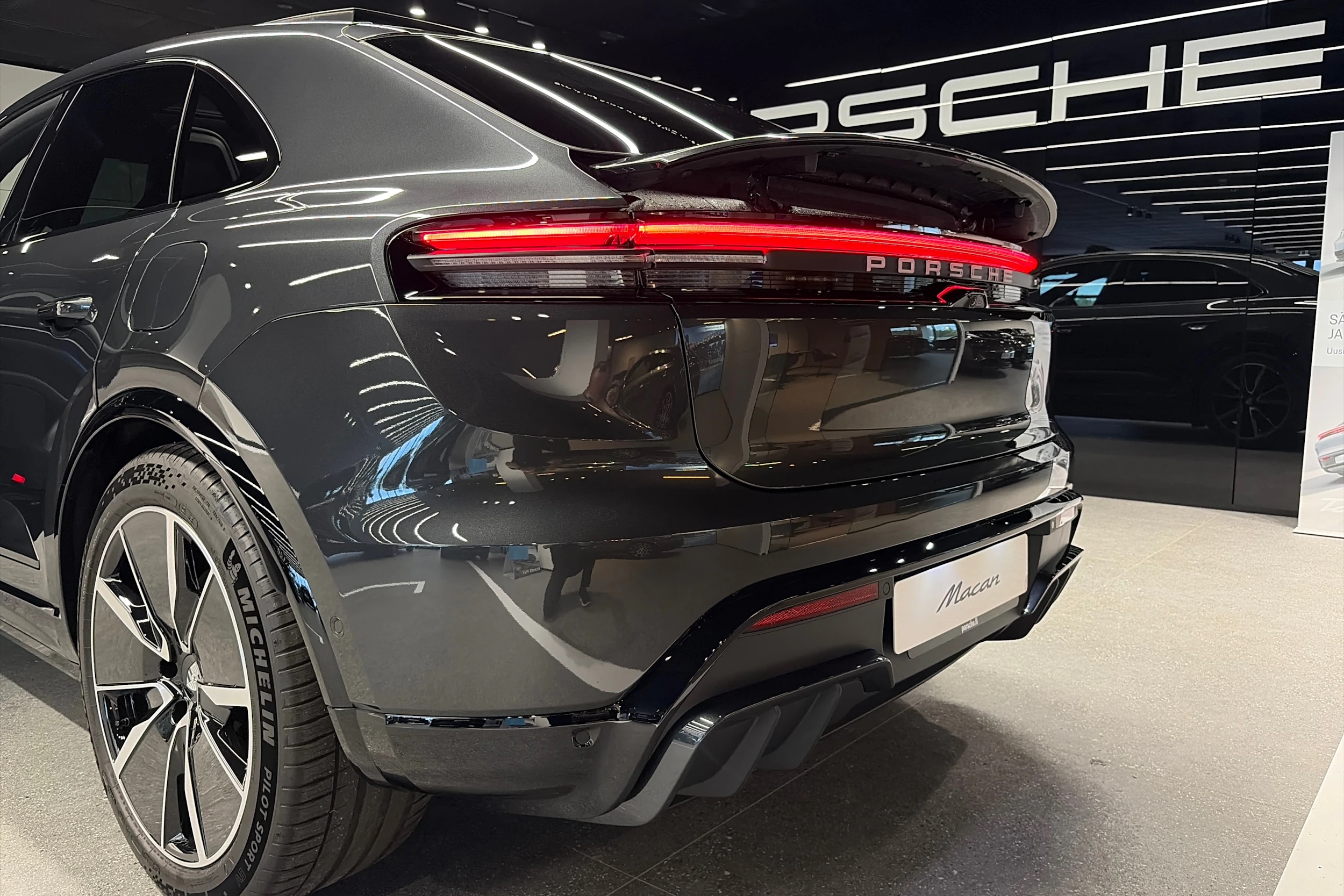 harmaa Porsche Macan 2026 kuva 31.