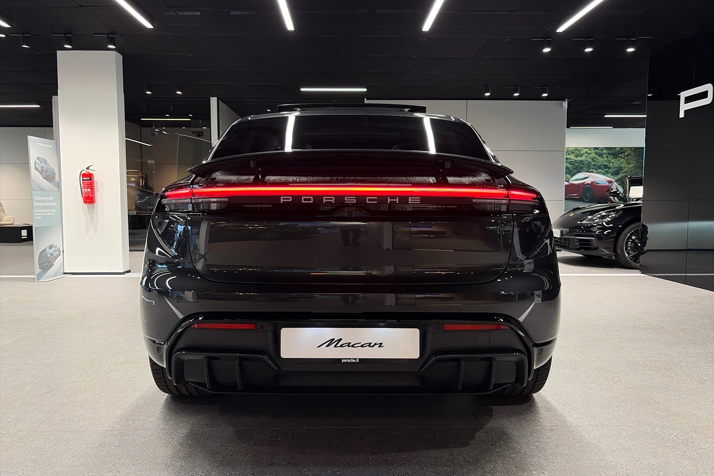 harmaa Porsche Macan 2026 kuva 32.