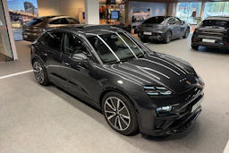 harmaa Porsche Macan 2026 kuva 33.