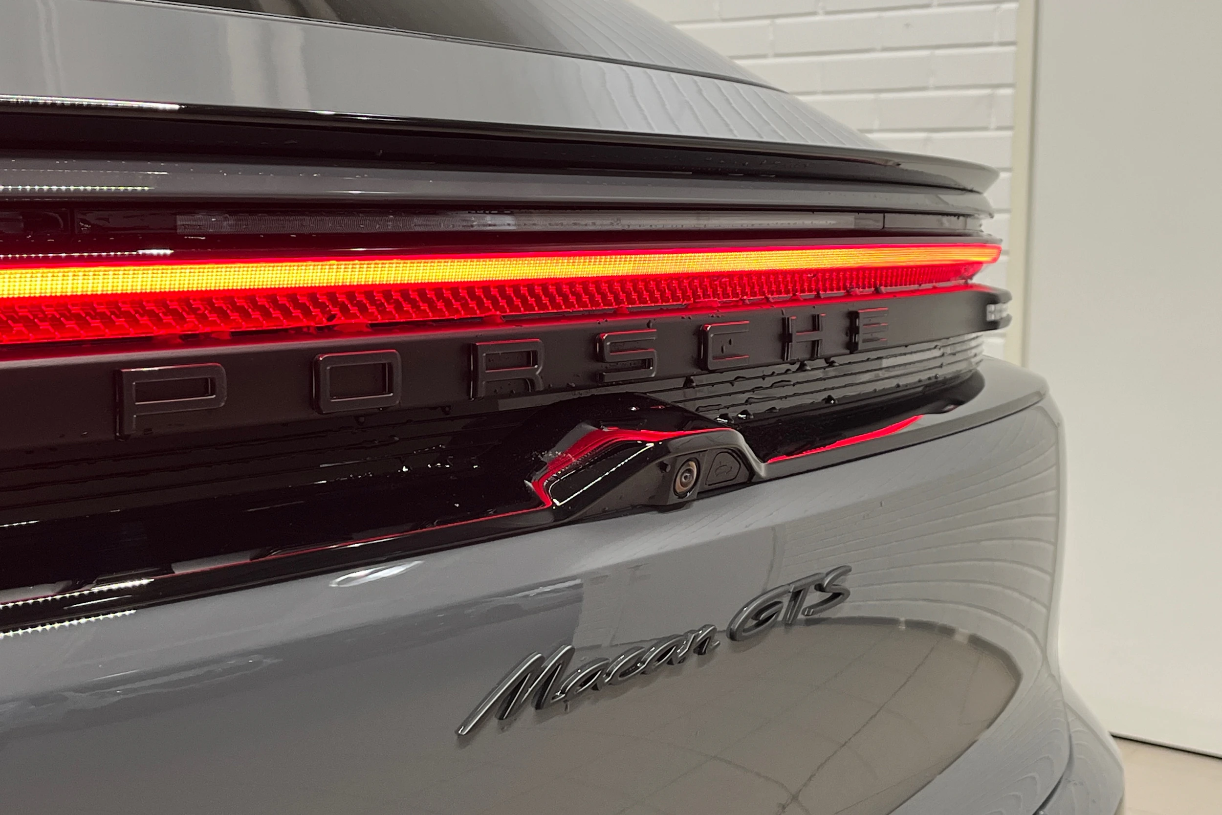 harmaa Porsche Macan 2026 kuva 10.