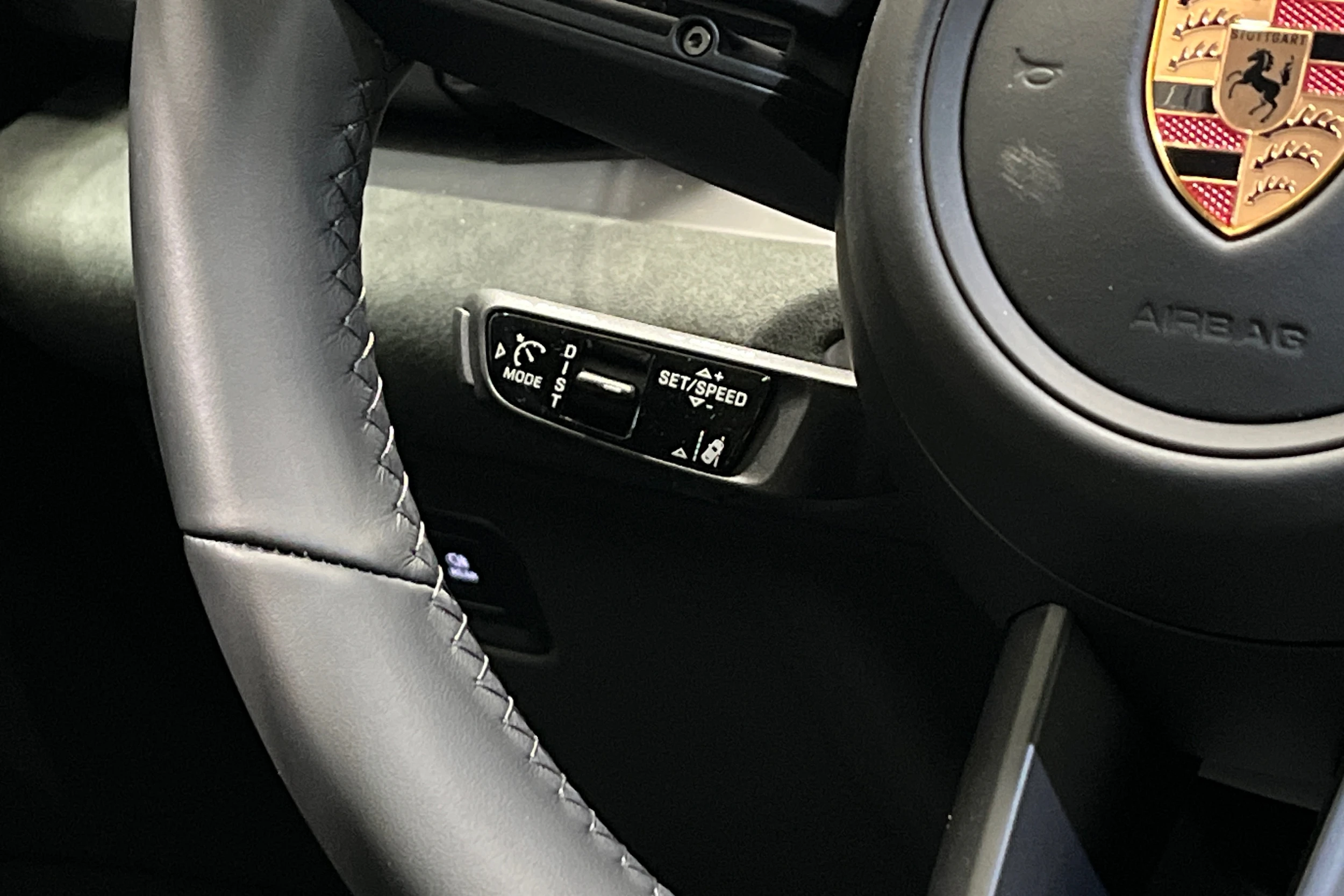 harmaa Porsche Macan 2026 kuva 13.