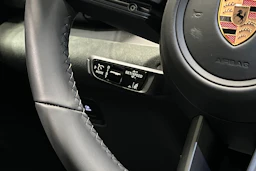 harmaa Porsche Macan 2026 kuva 13.