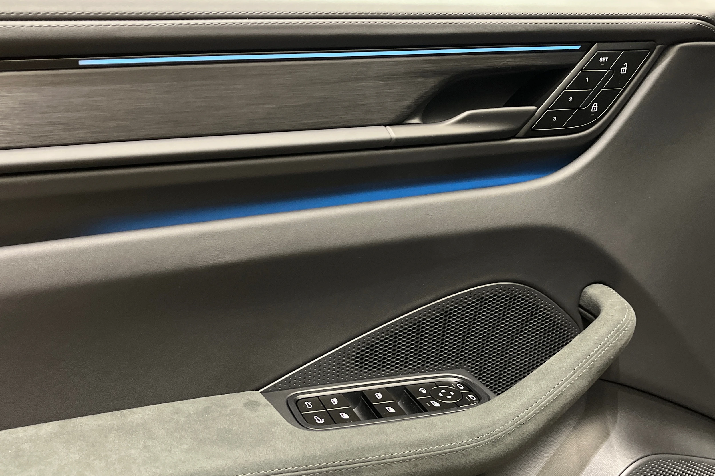 harmaa Porsche Macan 2026 kuva 14.