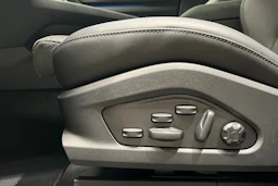 harmaa Porsche Macan 2026 kuva 16.