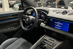 harmaa Porsche Macan 2026 kuva 17.
