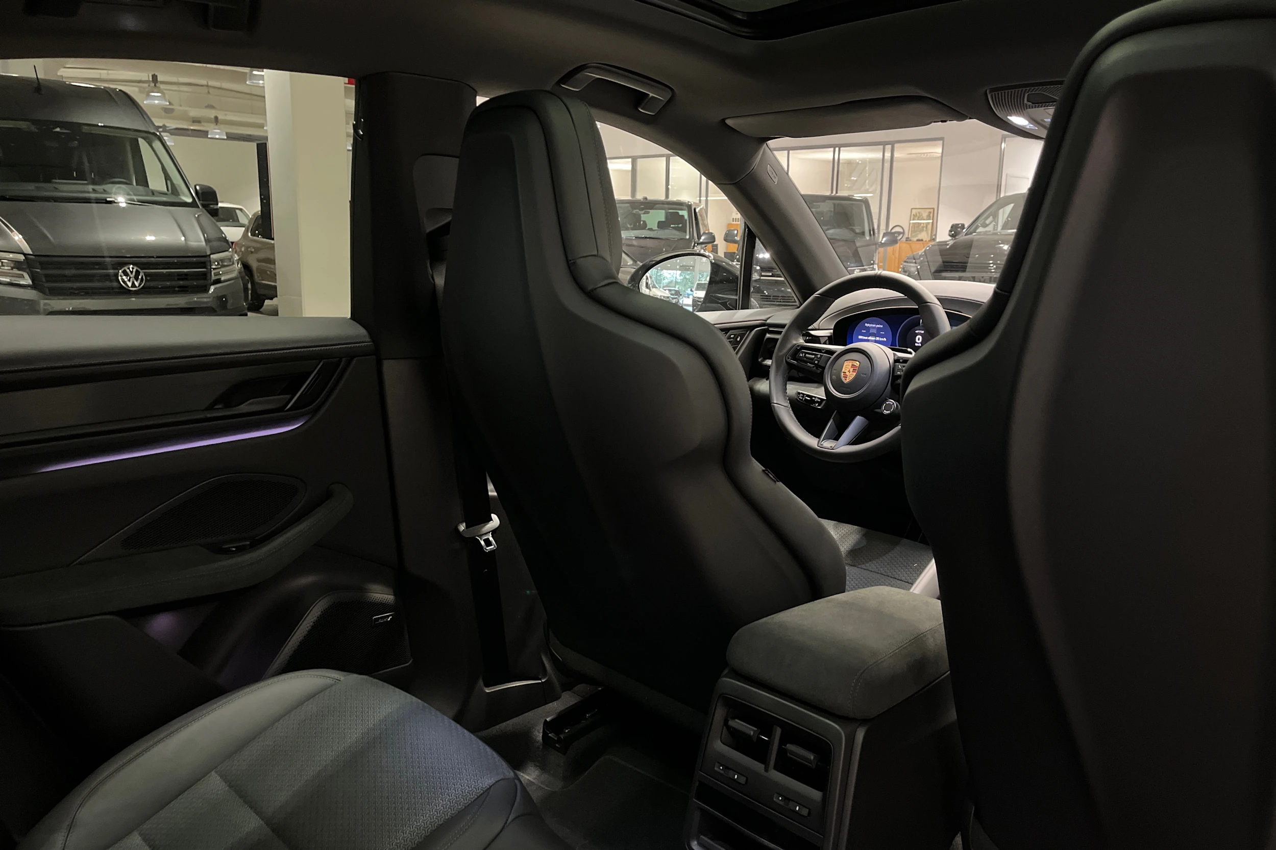 harmaa Porsche Macan 2026 kuva 19.