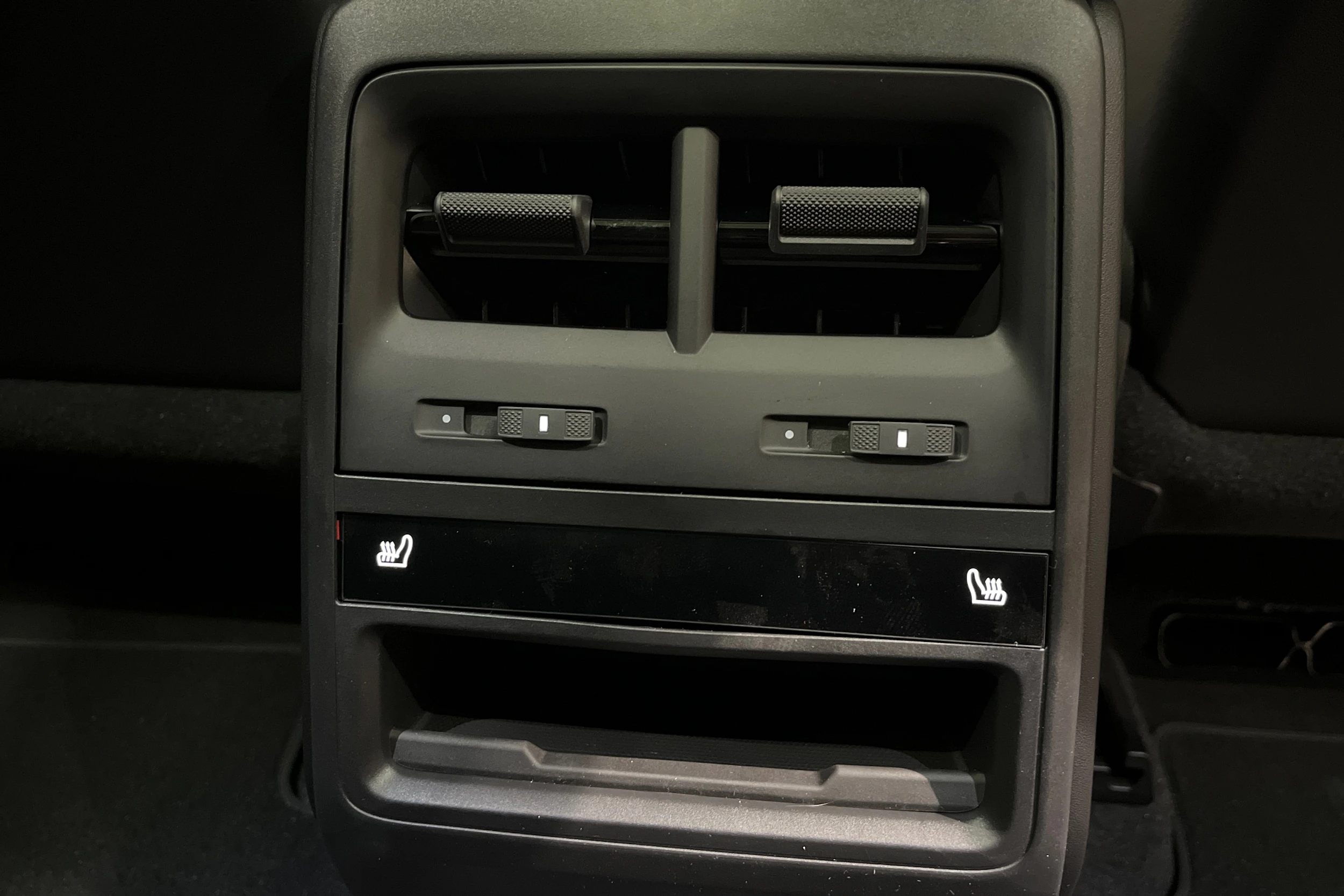 harmaa Porsche Macan 2026 kuva 20.