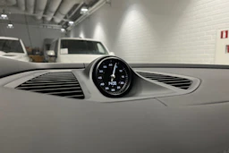 harmaa Porsche Macan 2026 kuva 24.