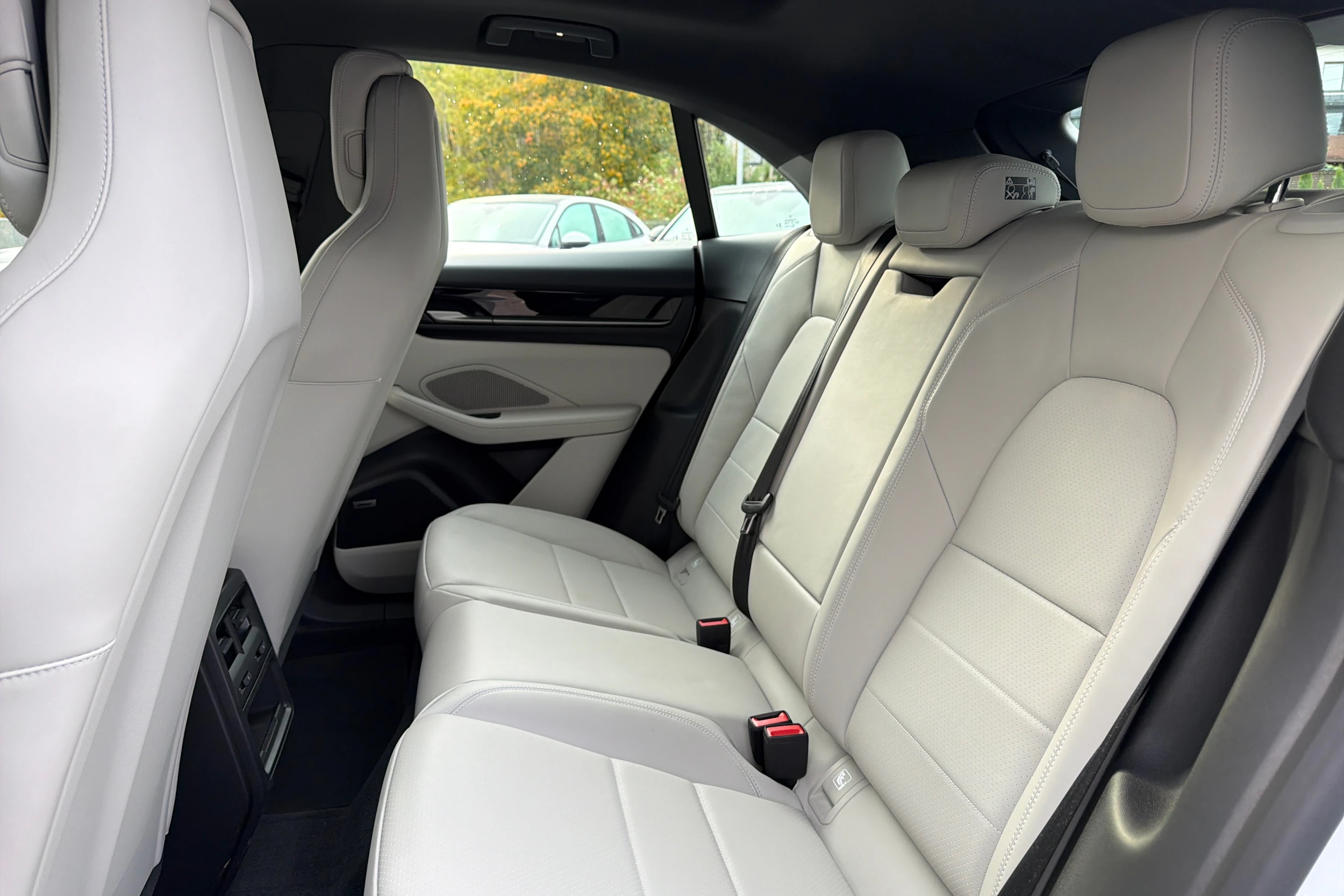 harmaa Porsche Macan 2026 kuva 10.