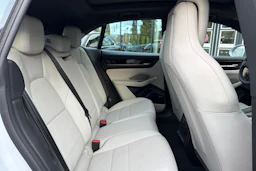 harmaa Porsche Macan 2026 kuva 12.