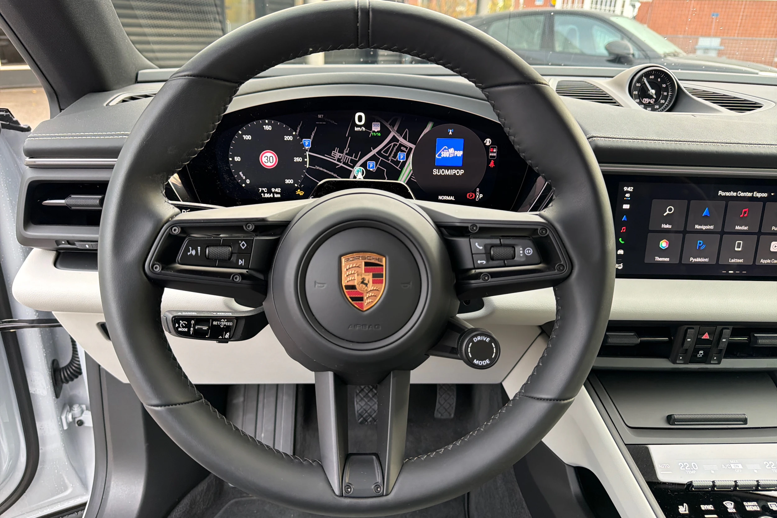 harmaa Porsche Macan 2026 kuva 14.