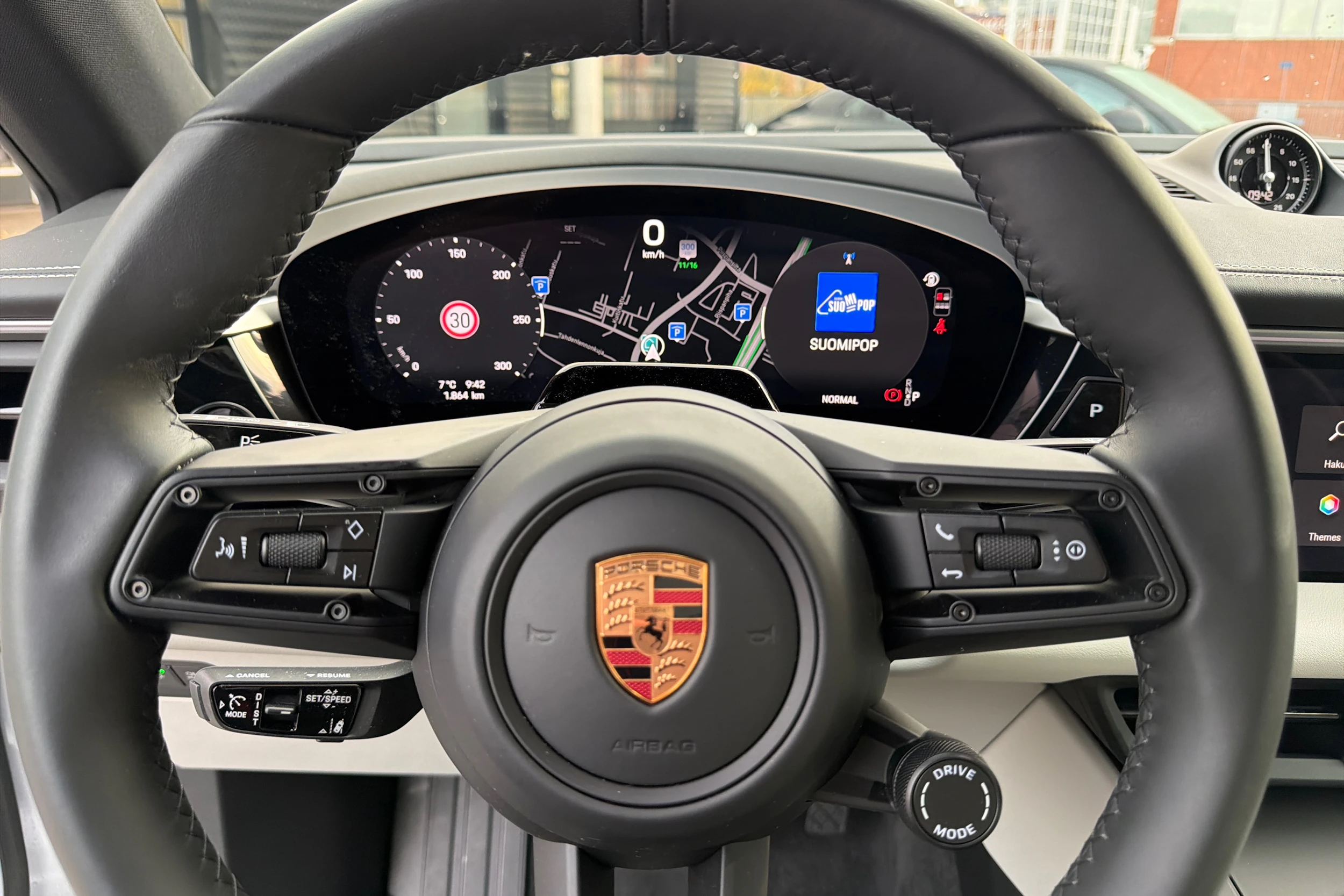 harmaa Porsche Macan 2026 kuva 15.