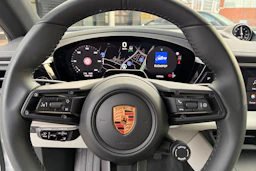 harmaa Porsche Macan 2026 kuva 15.