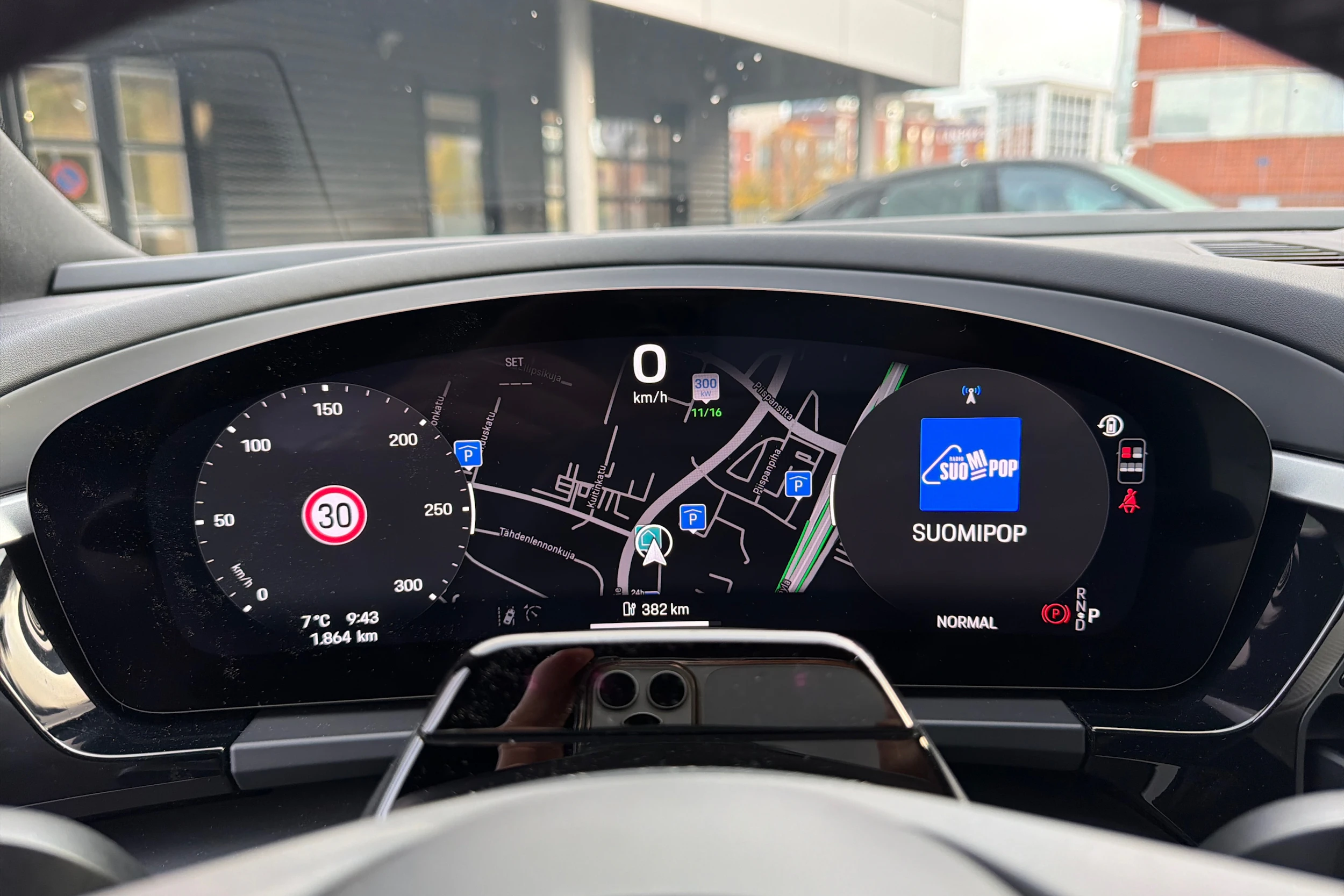 harmaa Porsche Macan 2026 kuva 16.