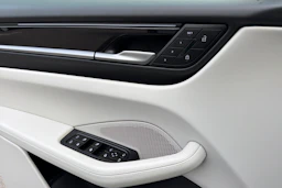 harmaa Porsche Macan 2026 kuva 23.