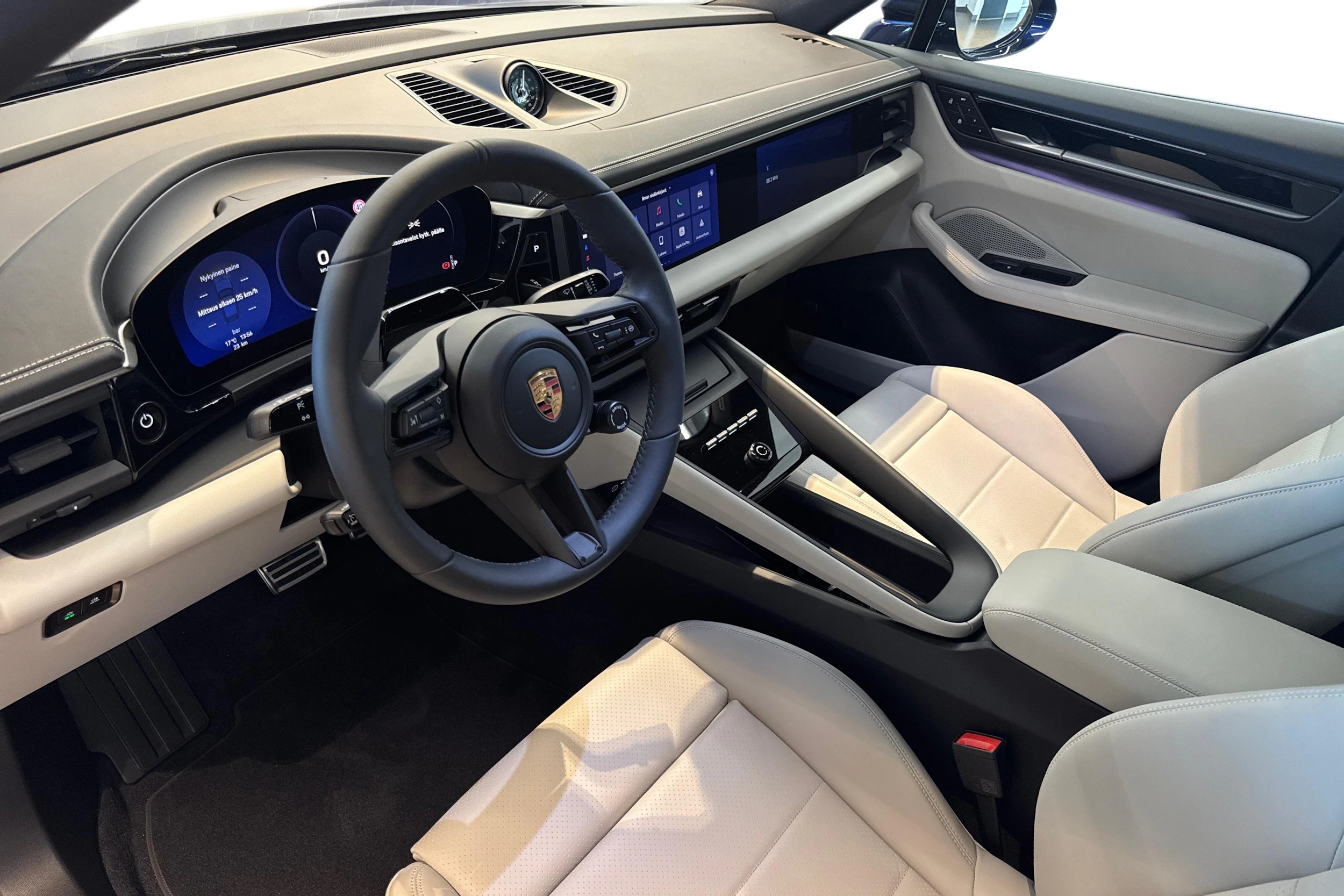 sininen Porsche Macan 2026 kuva 6.