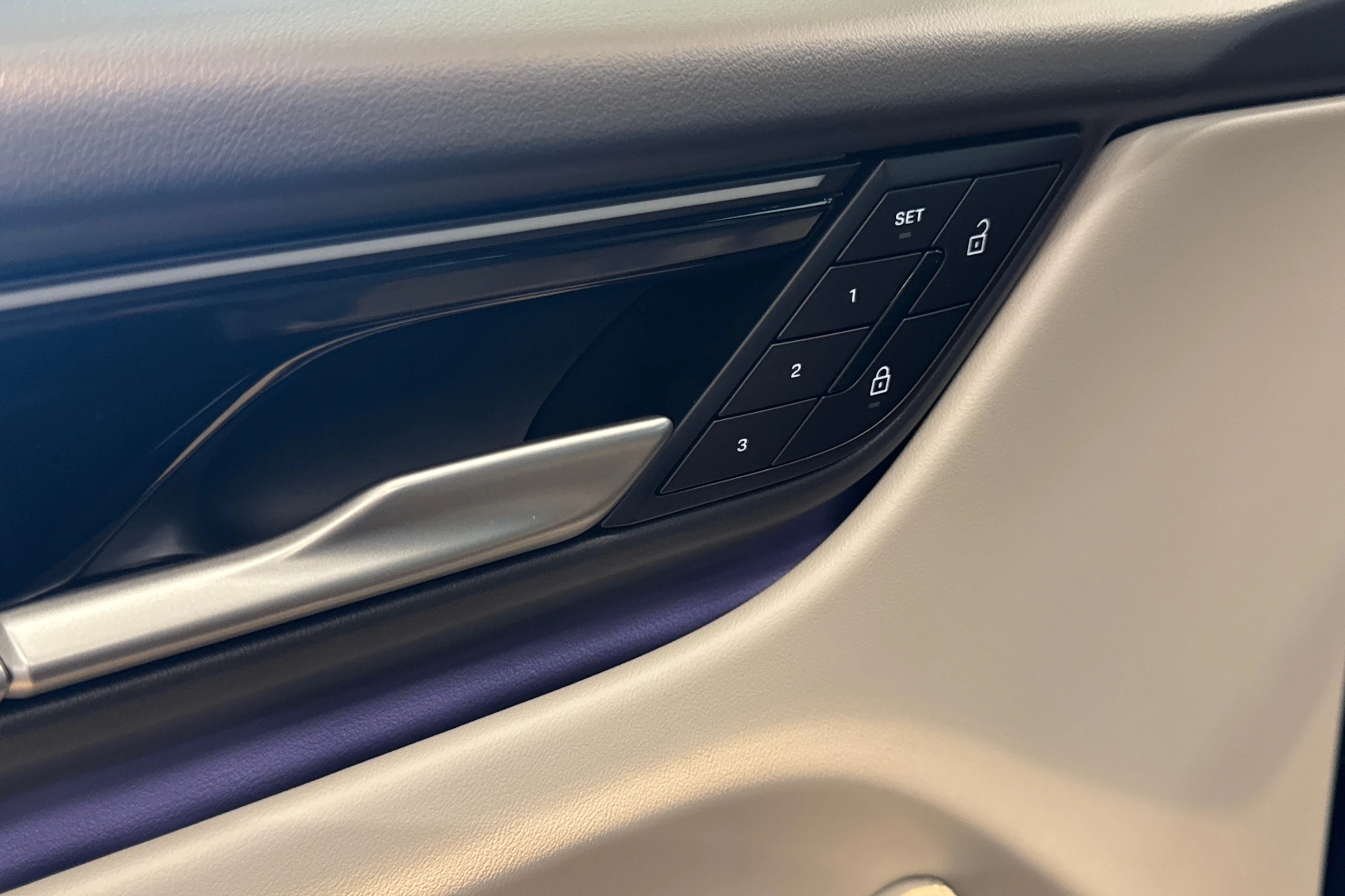 sininen Porsche Macan 2026 kuva 11.