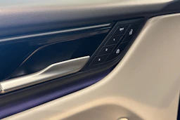 sininen Porsche Macan 2026 kuva 11.