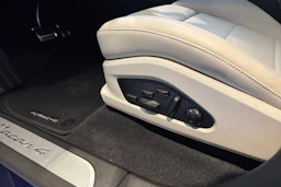 sininen Porsche Macan 2026 kuva 12.