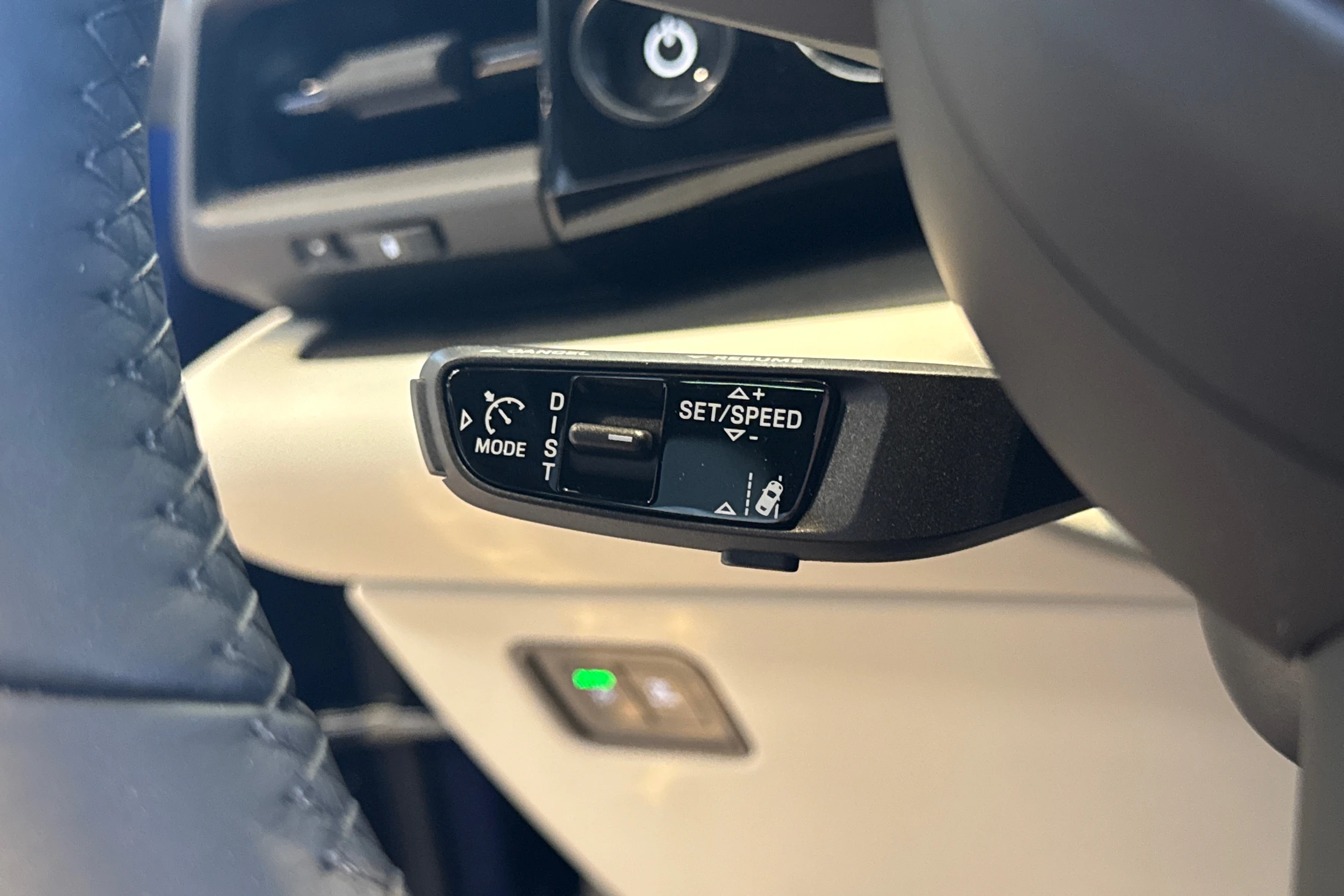 sininen Porsche Macan 2026 kuva 13.