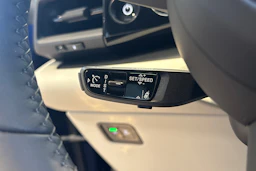 sininen Porsche Macan 2026 kuva 13.