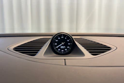 sininen Porsche Macan 2026 kuva 14.