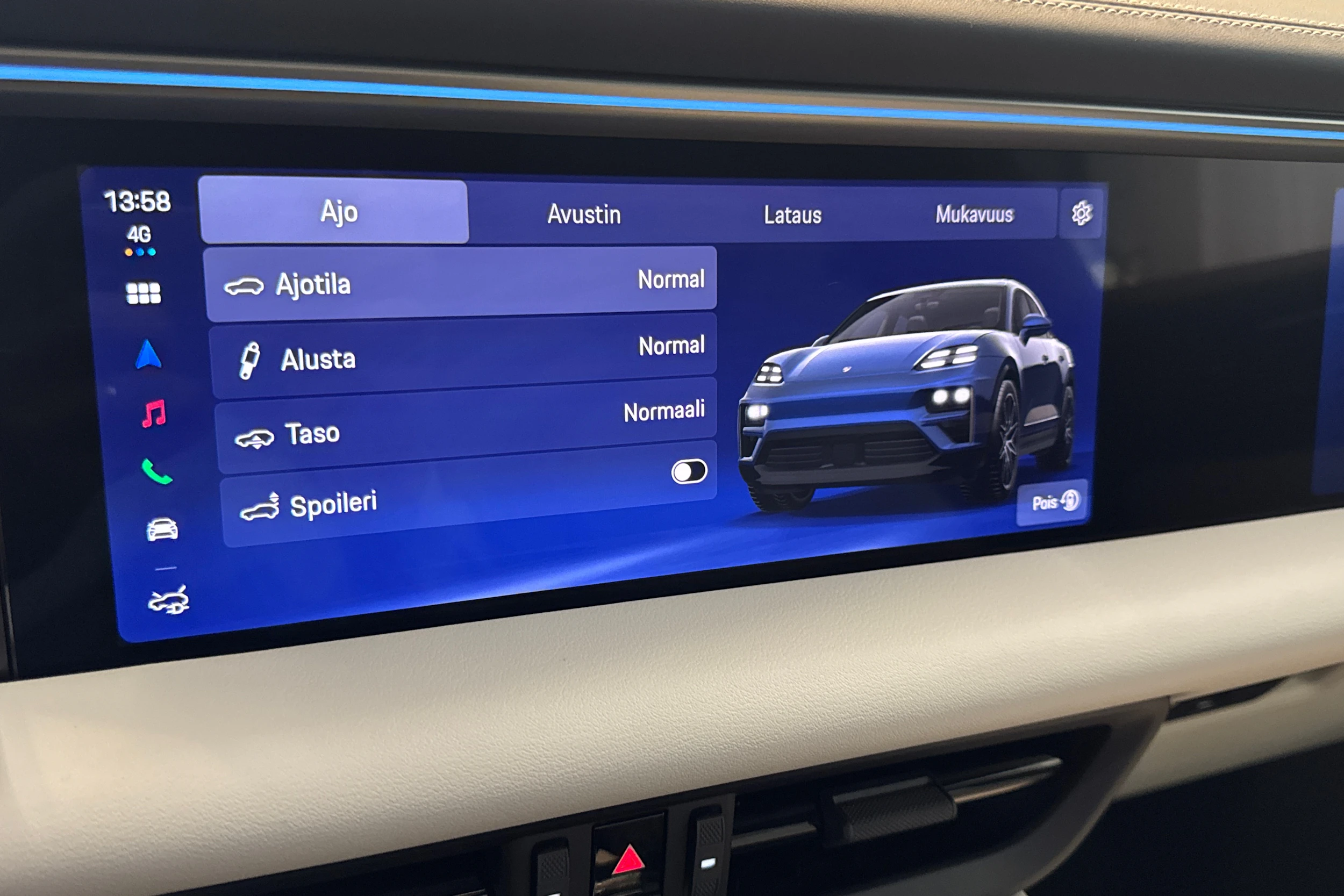 sininen Porsche Macan 2026 kuva 16.