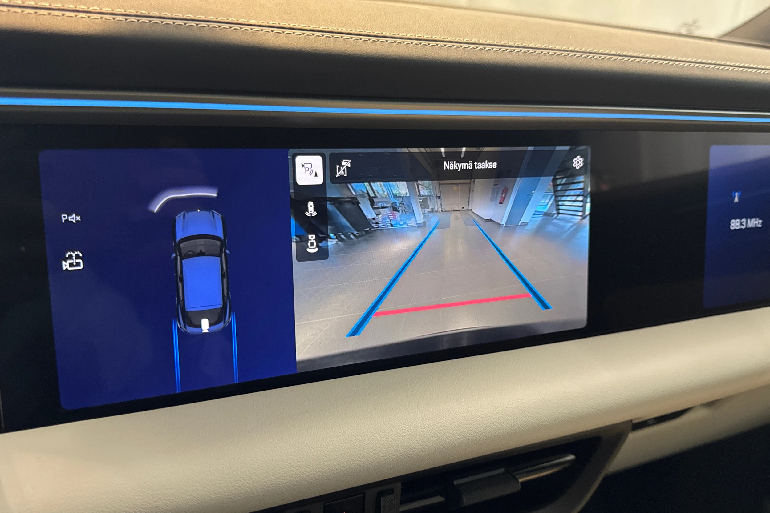 sininen Porsche Macan 2026 kuva 18.