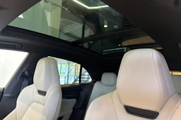 sininen Porsche Macan 2026 kuva 19.